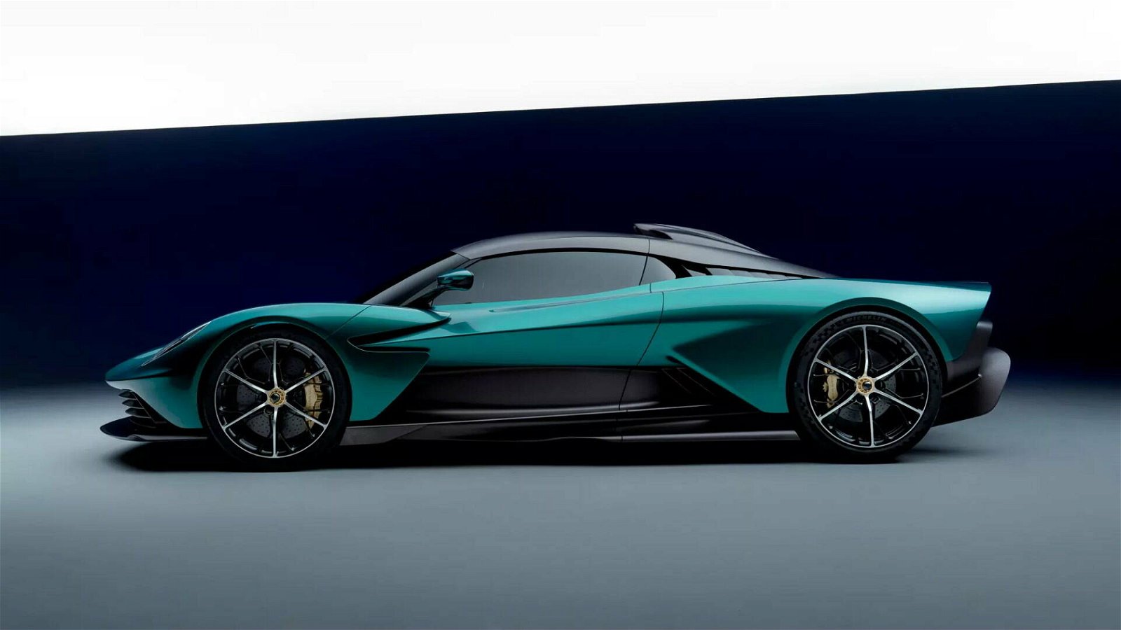 Immagine di Aston Martin: l'elettrico può aspettare (cinque anni)