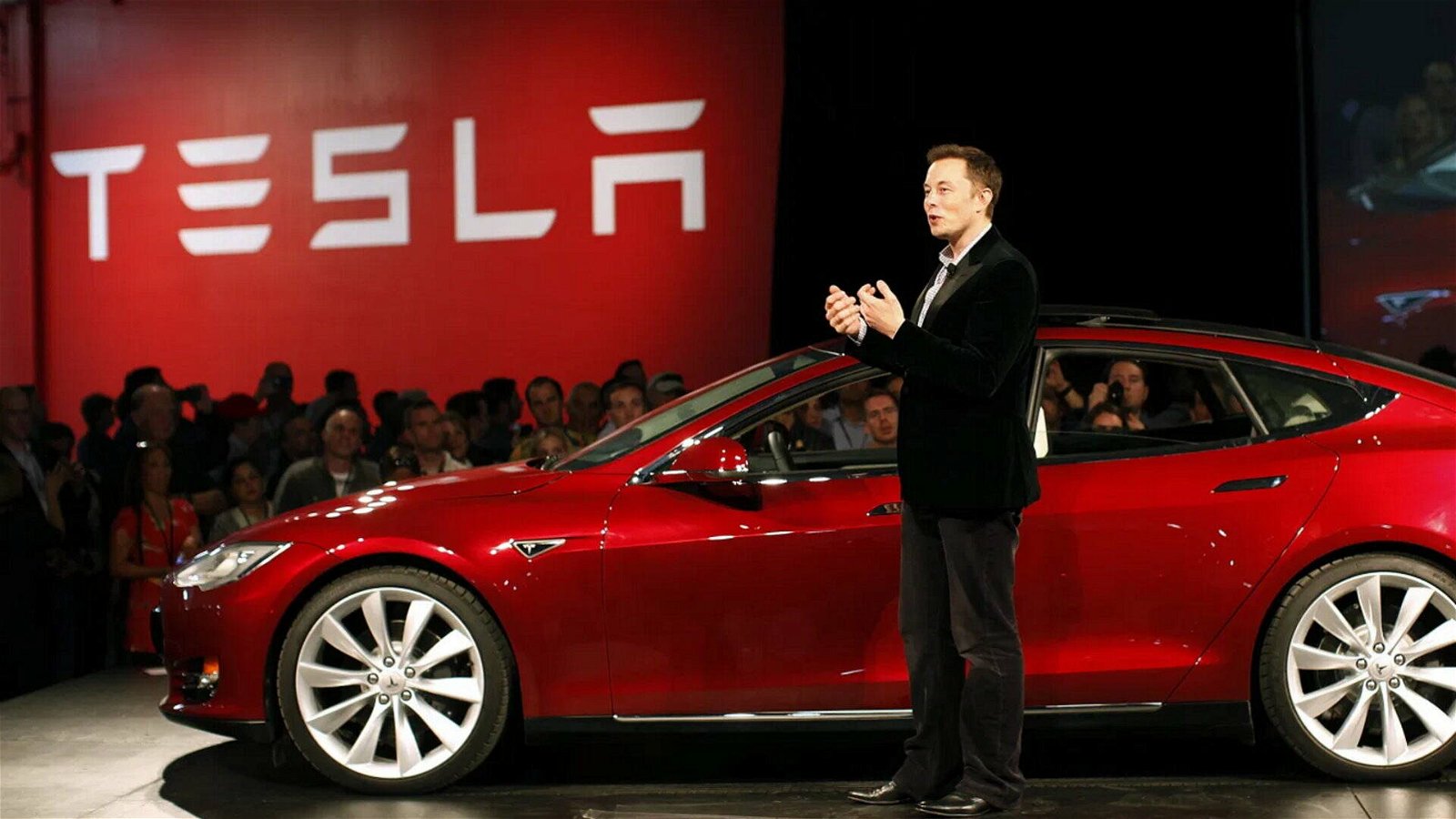 Immagine di Tesla: la produzione va a rilento, Elon Musk spiega il perché