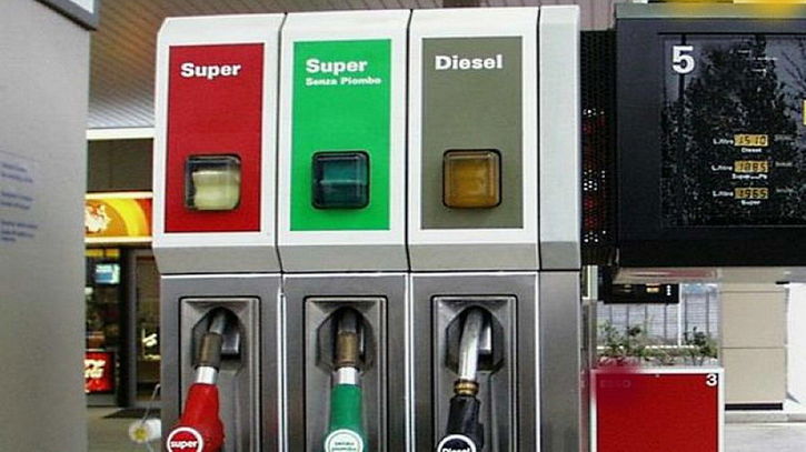 Immagine di Addio al piombo nella benzina, ma i vantaggi reali?