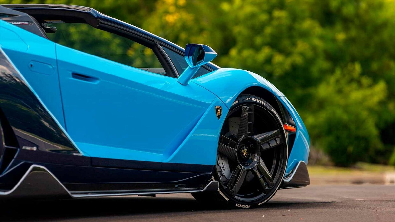 Immagine di Lamborghini: messa all’asta una delle rarissime Centenario Roadster