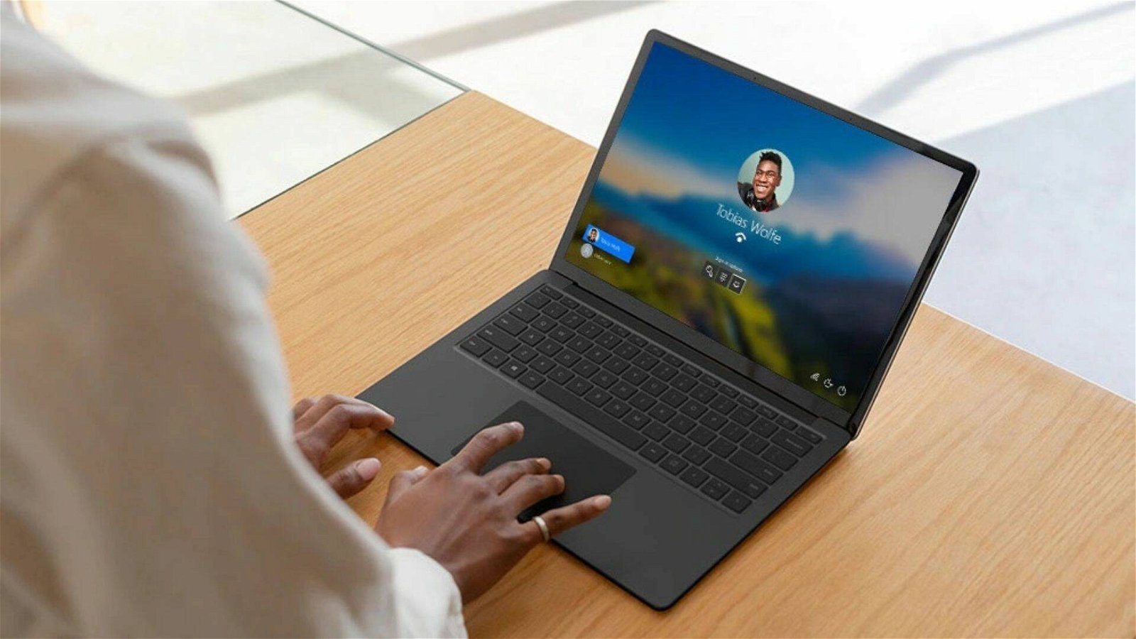 Immagine di Microsoft Surface Laptop 3 scontato del 35% per il Back to School!