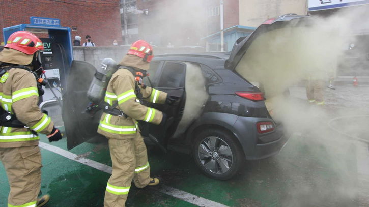 Immagine di EV e incendi, i pompieri tedeschi lanciano l'allarme