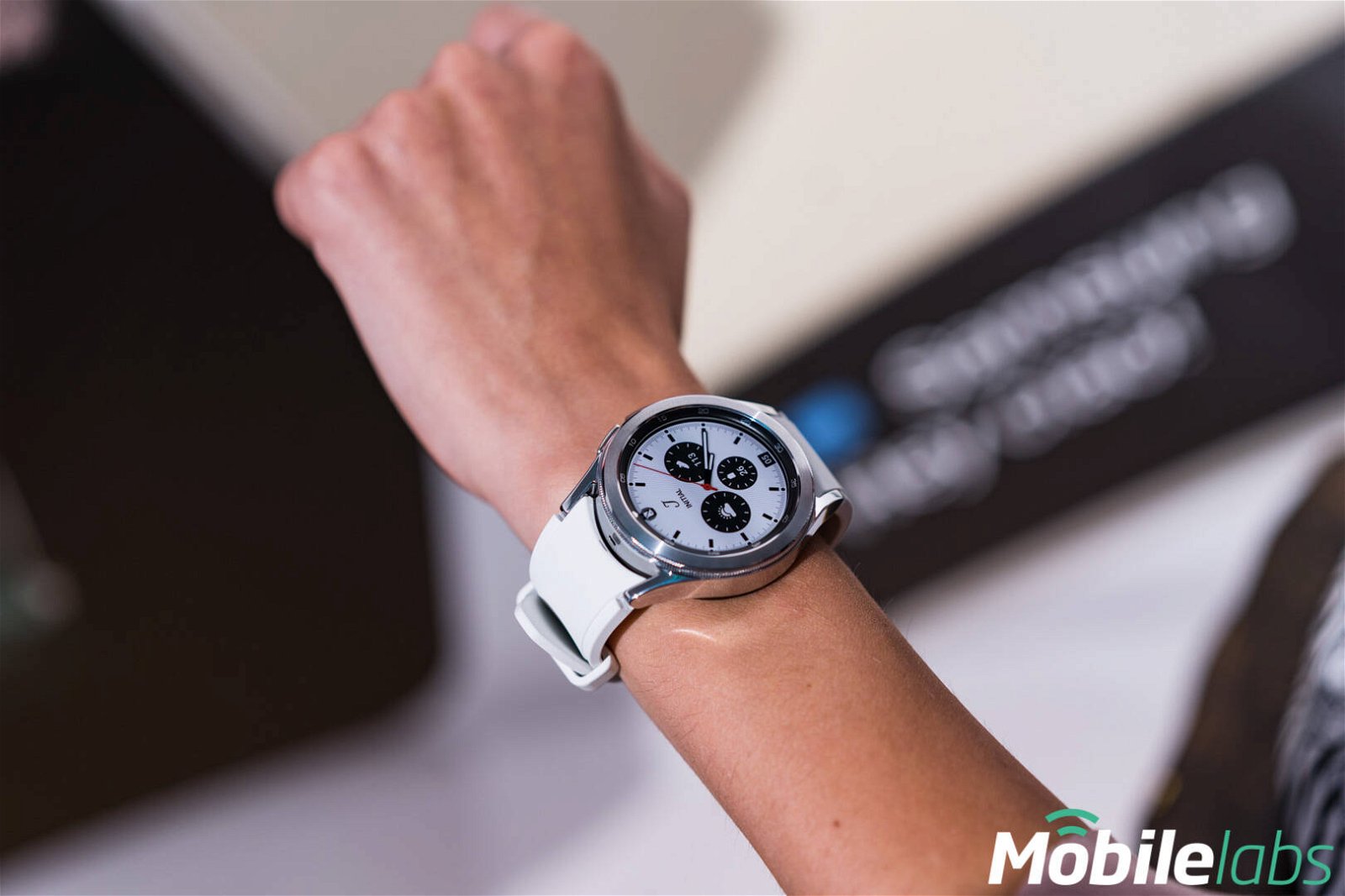 Immagine di Galaxy Watch 4, Samsung Internet è ora a portata di polso