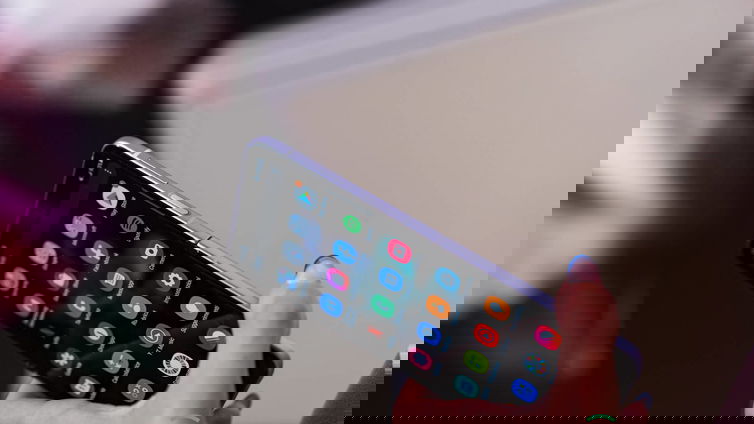 Immagine di Galaxy Z Fold3 e Z Flip3 hanno una funzione unica al mondo