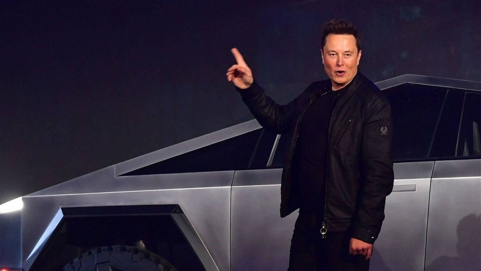 Immagine di Tesla Cybertruck avrà un volante ancora più strano dello Yoke