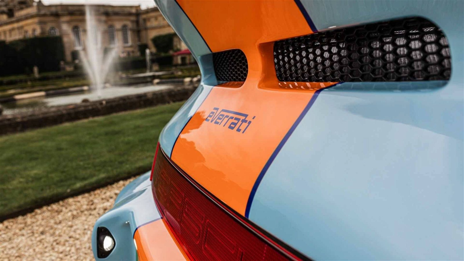 Immagine di Convertita a batteria una Porsche 964: sacrilegio o futuro?