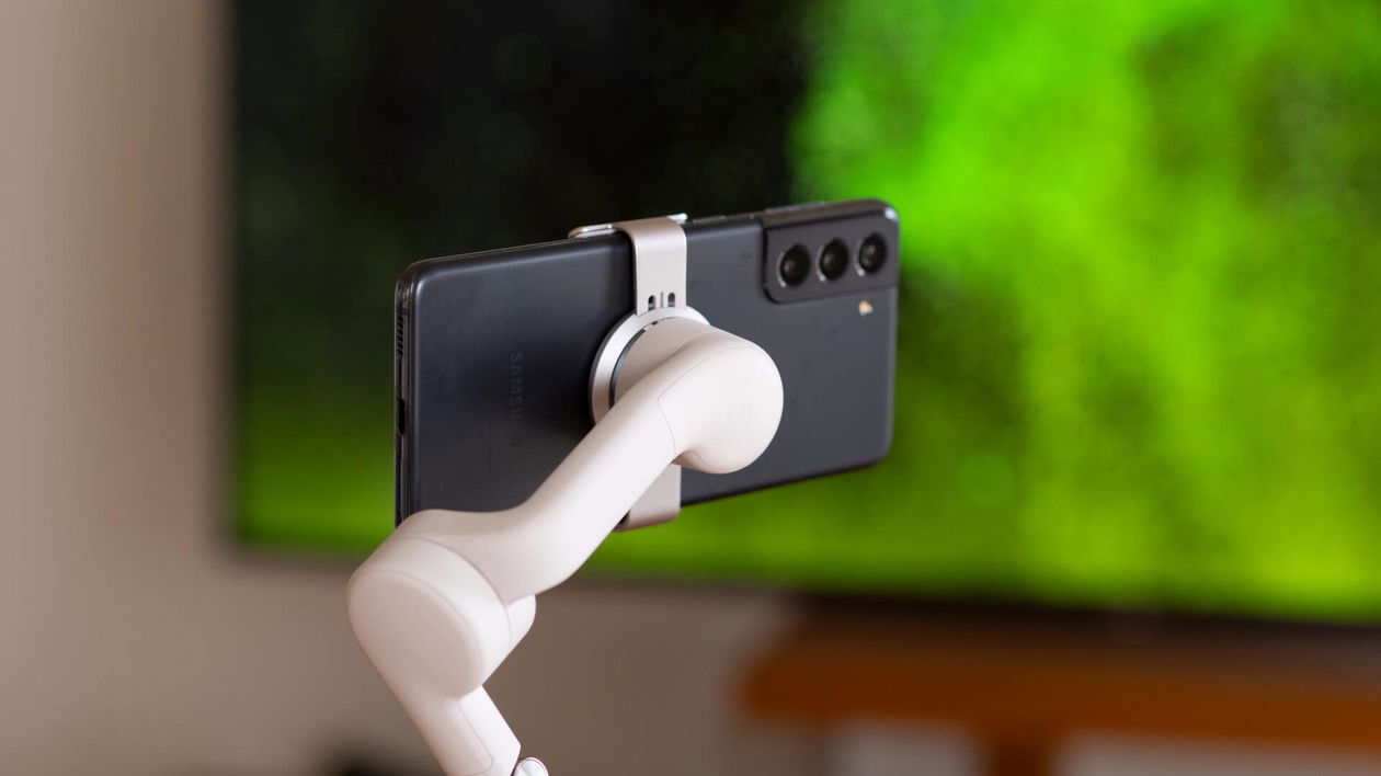 Immagine di DJI Osmo Mobile 5 recensione, il migliore gimbal ora è anche selfie stick