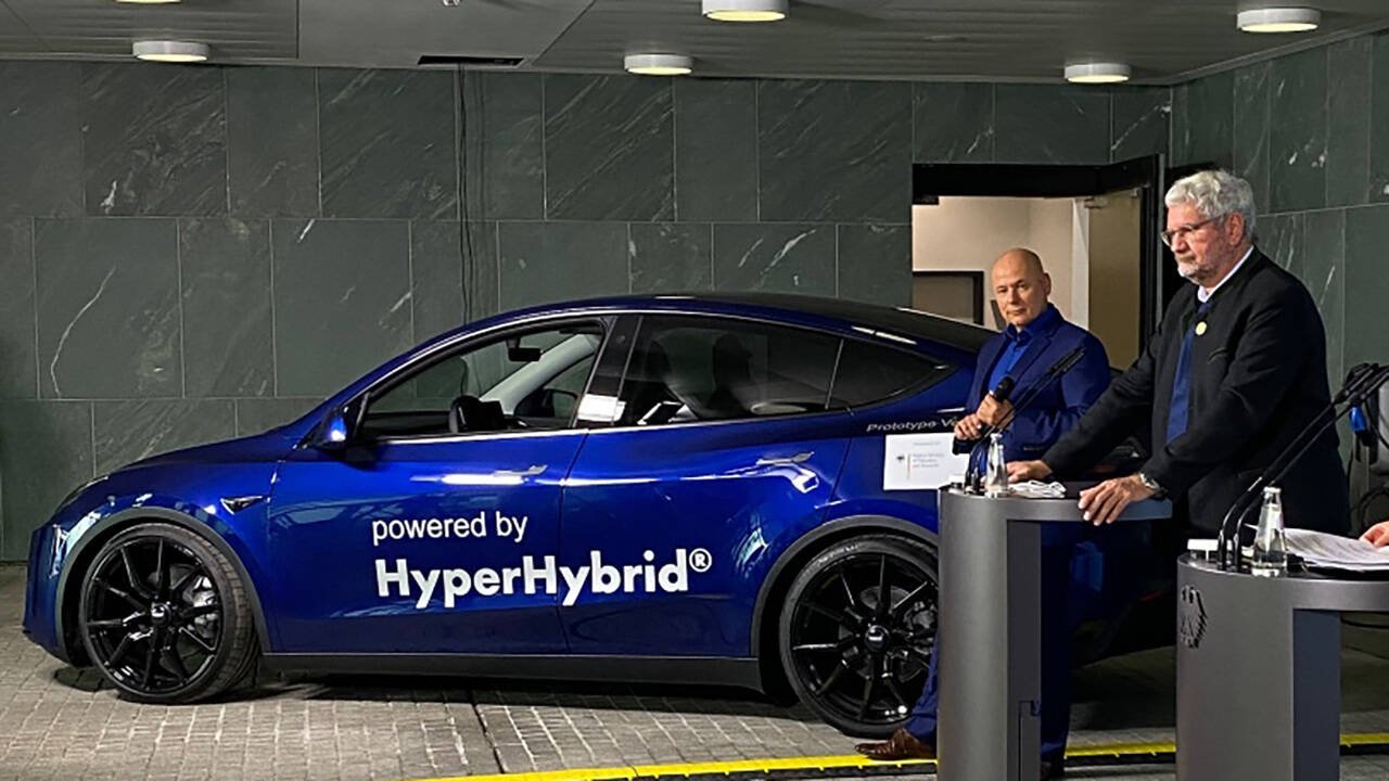 Immagine di Tesla Hyper Hybrid, una Model Y da 10 milioni di euro