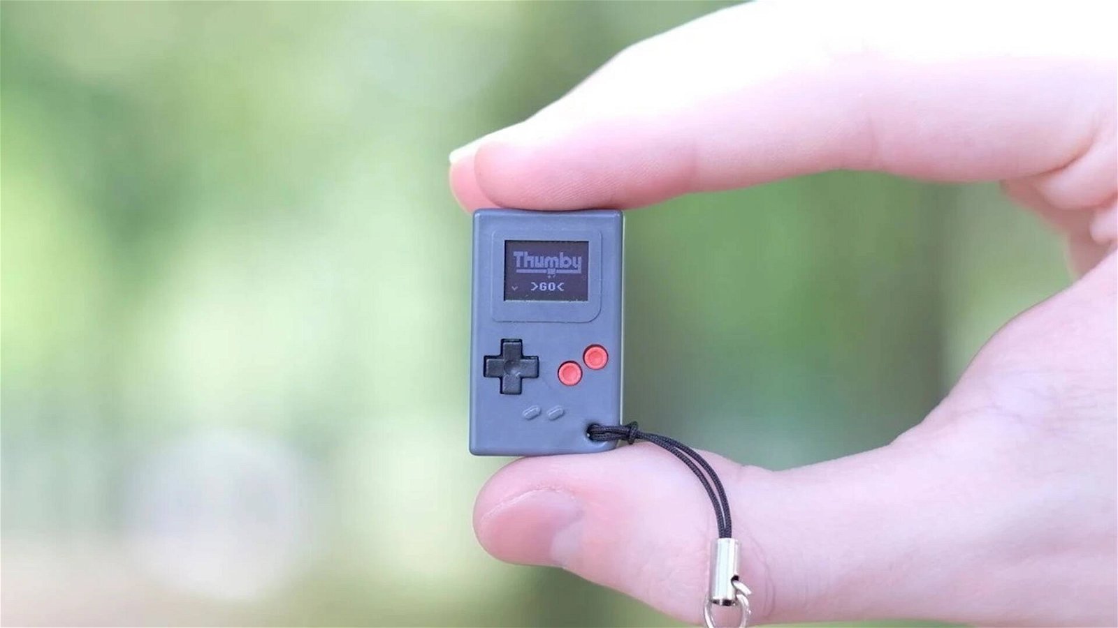 Immagine di Game Boy Micro battutto: Atom è la console più piccola del mondo