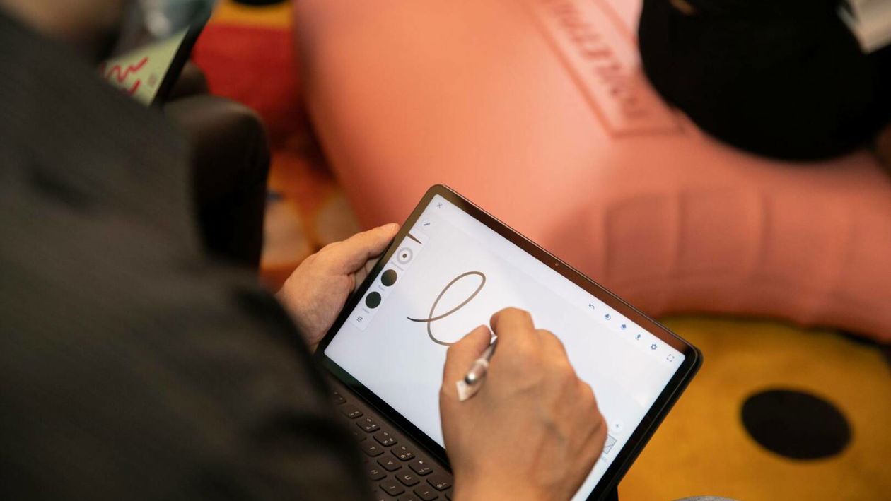 Immagine di Huawei MatePad 11 x TOILETPAPER: quando la produttività incontra l'arte