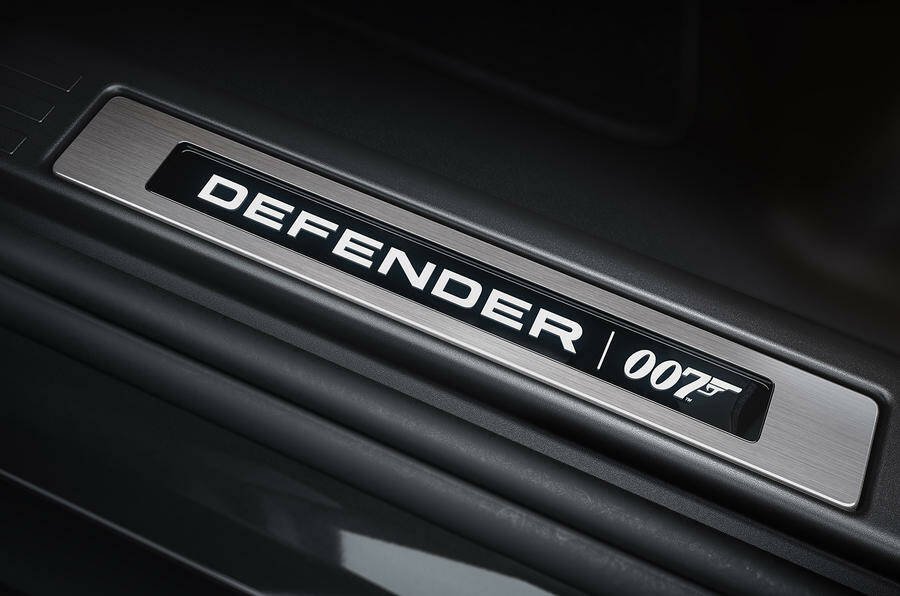 Immagine di Se volete essere uno 007 con questo Defender V8 potreste diventarlo