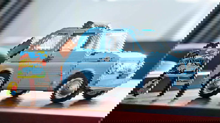 Immagine di LEGO, Zavvi e lo "strano caso" della FIAT 500 azzurra