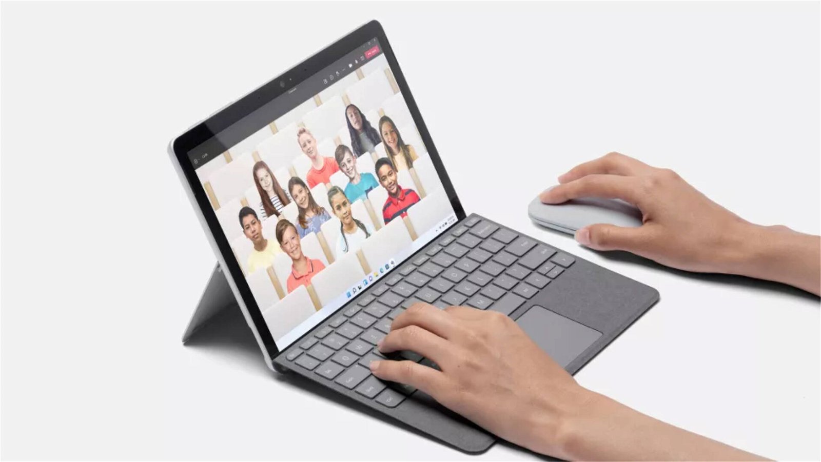 Immagine di Microsoft Surface Go 3 ufficiale, Surface Pro X diventa più economico