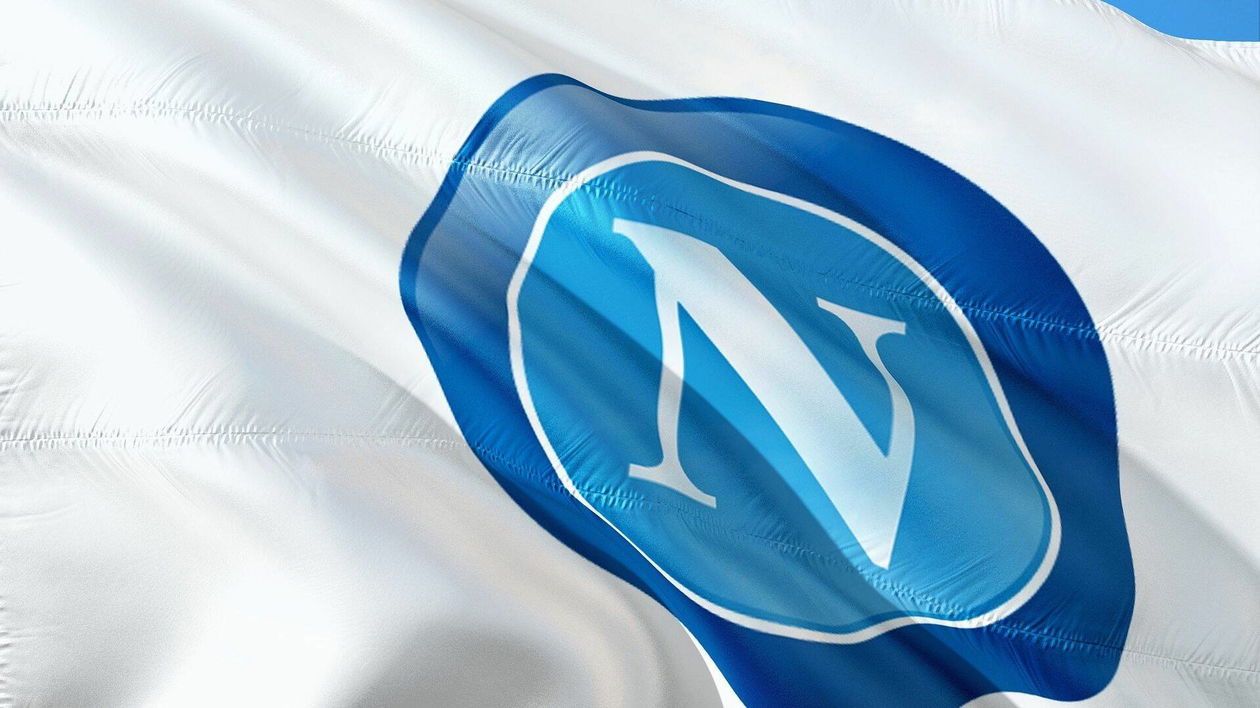 Immagine di Sconti da paura su t-shirt, cappellini e calze SSC Napoli su Amazon