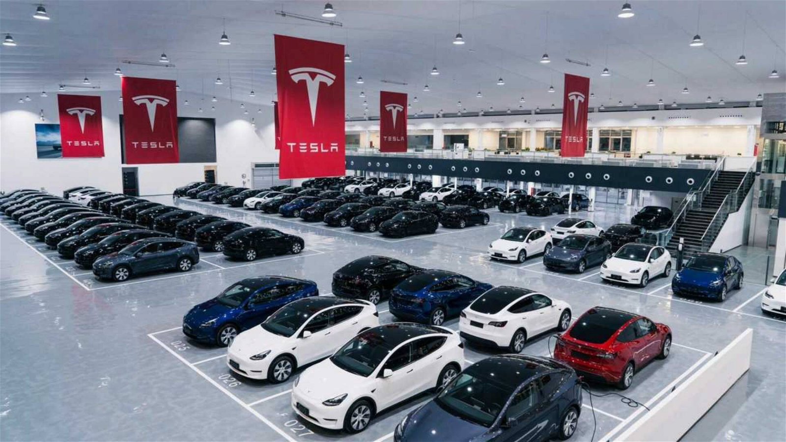 Immagine di Tesla, in Cina apre un enorme centro consegne