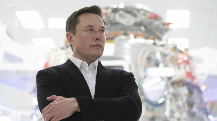 Immagine di Musk venderà il 10% delle sue azioni, la decisione è presa dagli utenti di Twitter