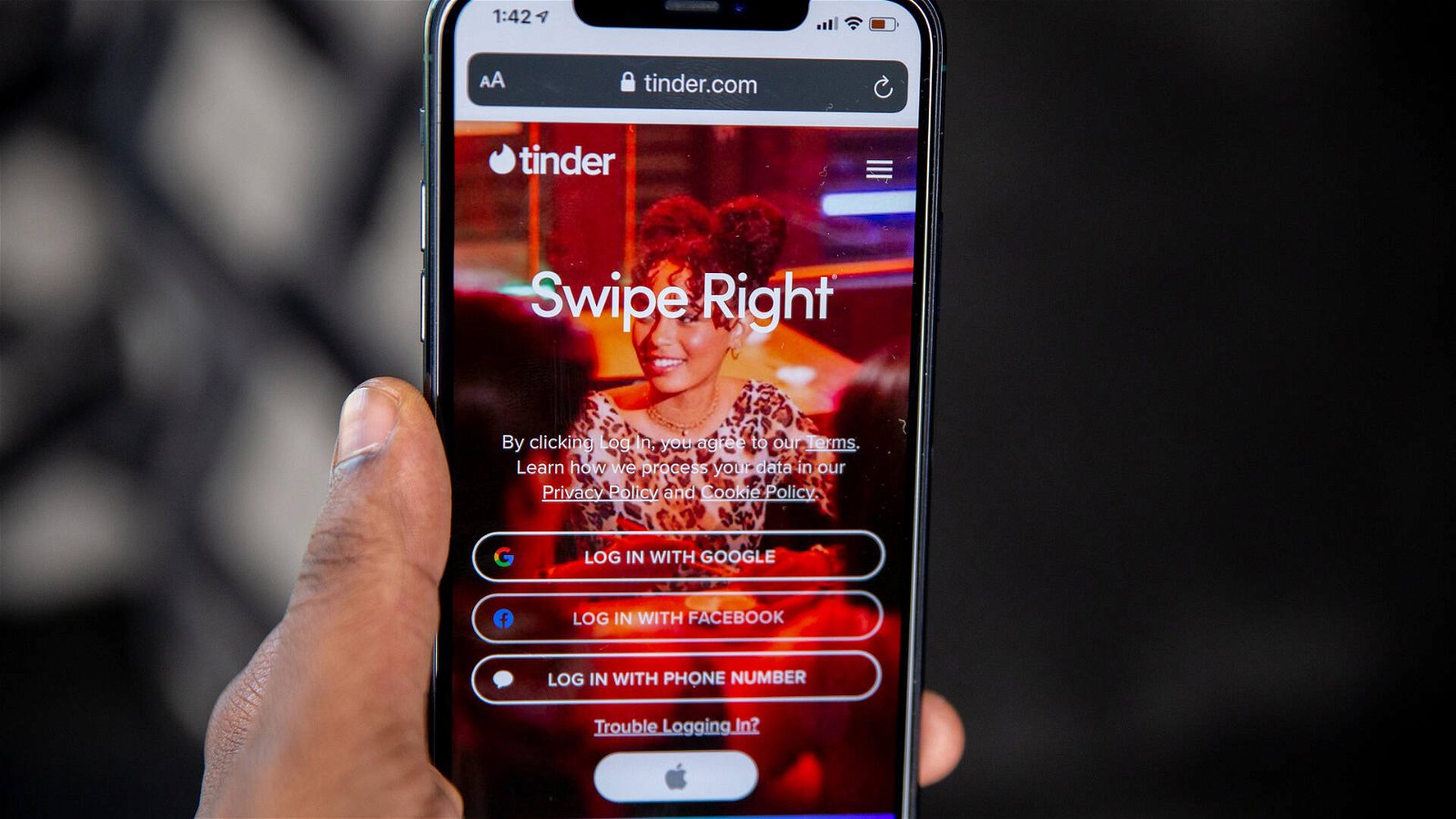 Immagine di Tinder, sulla famosa app di appuntamenti arrivano i regali digitali pagabili con criptovaluta