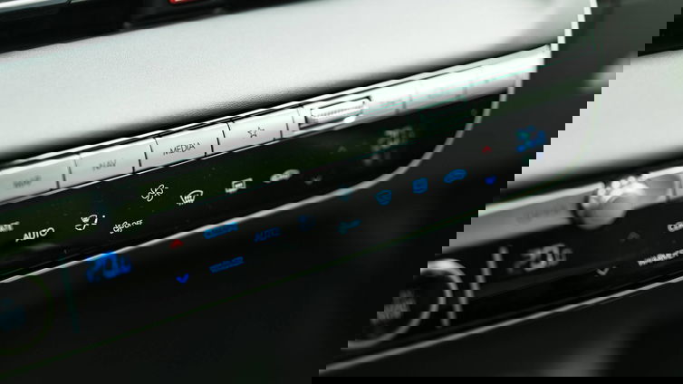Immagine di I tasti fisici sono più sicuri, anche Hyundai non passerà al touchscreen completo