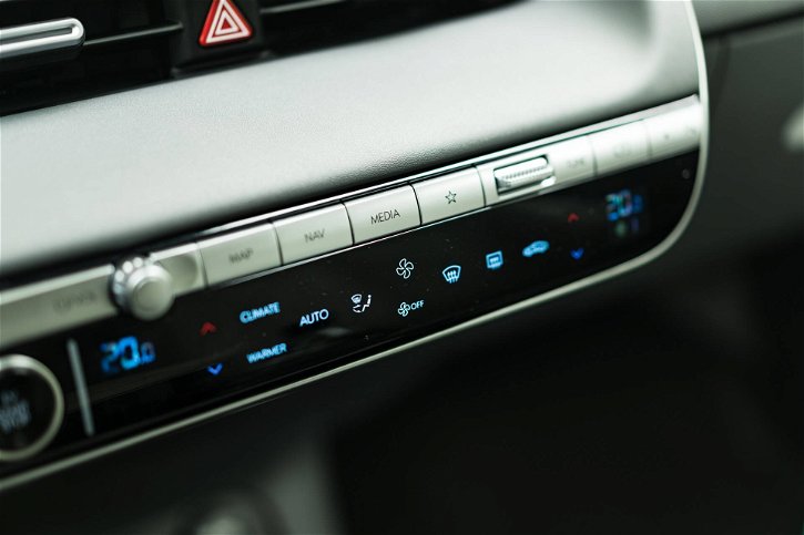 Immagine di I tasti fisici sono più sicuri, anche Hyundai non passerà al touchscreen completo