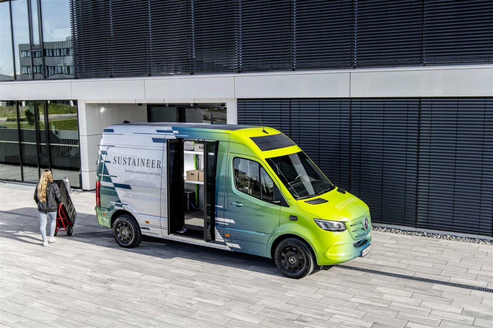 Immagine di Da Mercedes, il furgone elettrico che migliora la qualità dell’aria