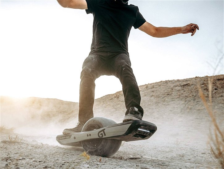 Immagine di Onewheel, lo skateboard elettrico che sfida le leggi della fisica