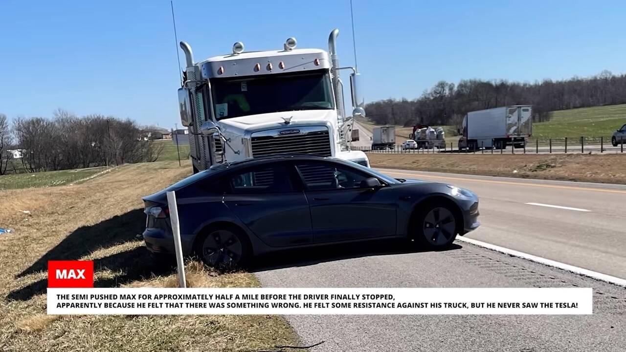 Immagine di Camion colpisce e spinge una Tesla Model 3 per quasi 1km