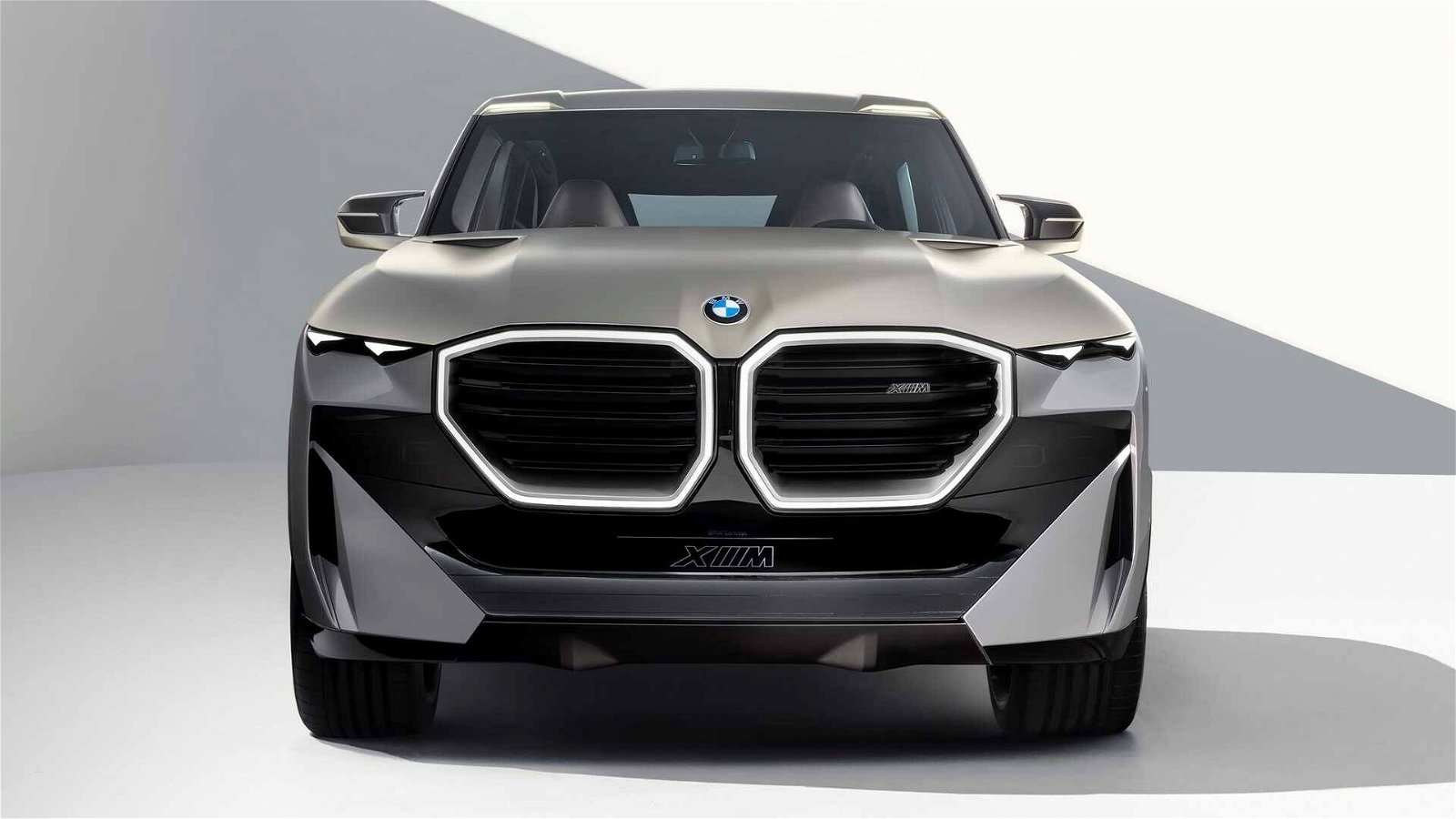 Immagine di BMW XM Concept: il nuovo SUV sportivo è un ibrido plug-in da record