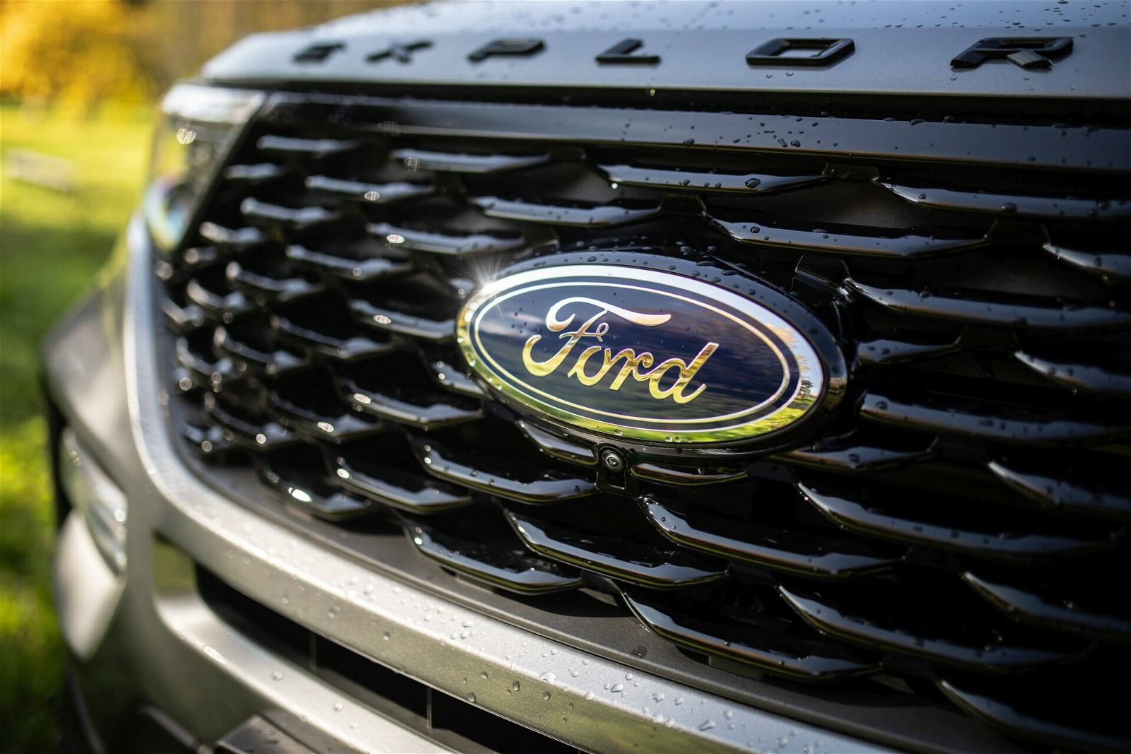 Immagine di Ford, il nuovo airbag è esterno: protegge i pedoni