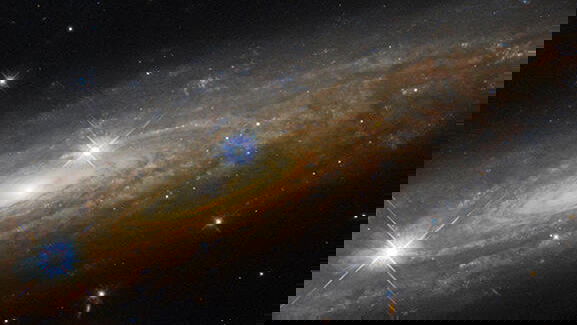 Immagine di Una galassia inclinata rimette in discussione gli studi recenti