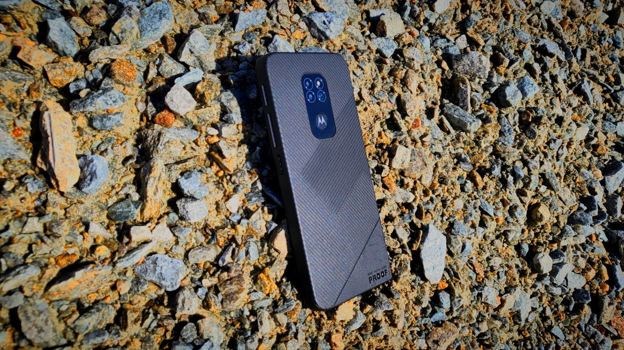 Immagine di Motorola Defy 2021 recensione, corpo rugged con anima casual