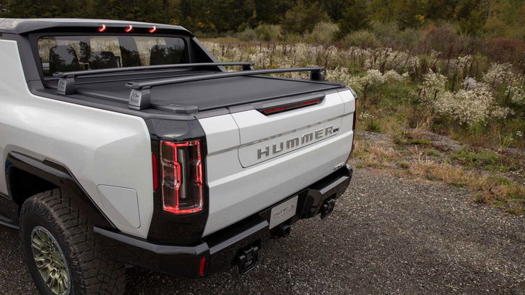 Immagine di GMC Hummer EV, ricambi a prezzi folli: 6000 $ per due fari