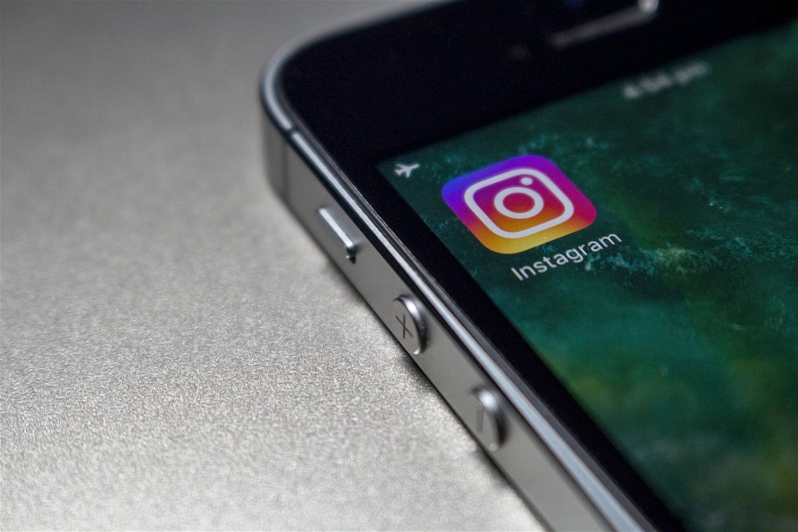 Immagine di Instagram chiude Threads, le funzionalità migrano sull'app principale