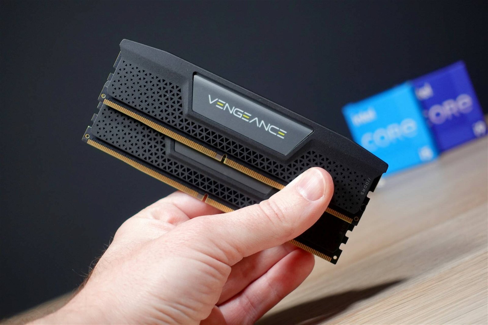 Immagine di DDR5 nuova vittima degli scalper: costano 2500 dollari su eBay