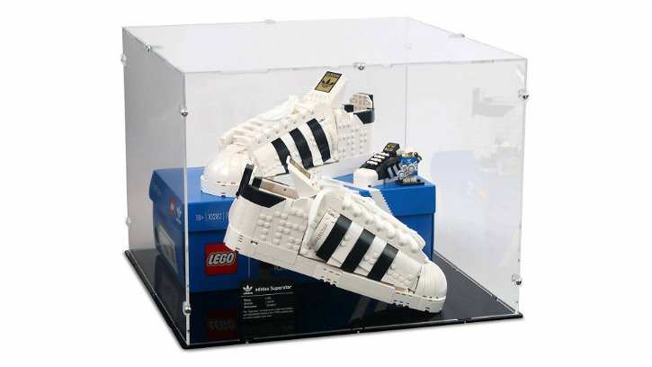 Immagine di Offerta Multibuy su Zavvi: super sconto sul "paio" di scarpe LEGO Adidas