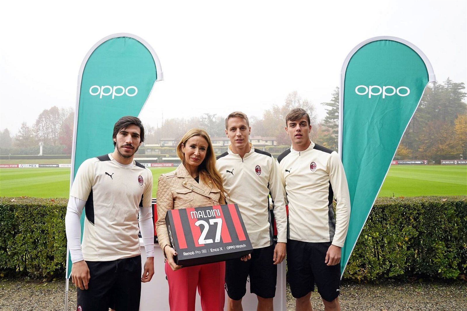 Immagine di Oppo sigla partnership con AC Milan: Reno6 è lo smartphone dei rossoneri