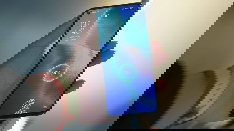 Immagine di realme annuncia la ricarica a 240W: 10 secondi per parlare 2 ore!