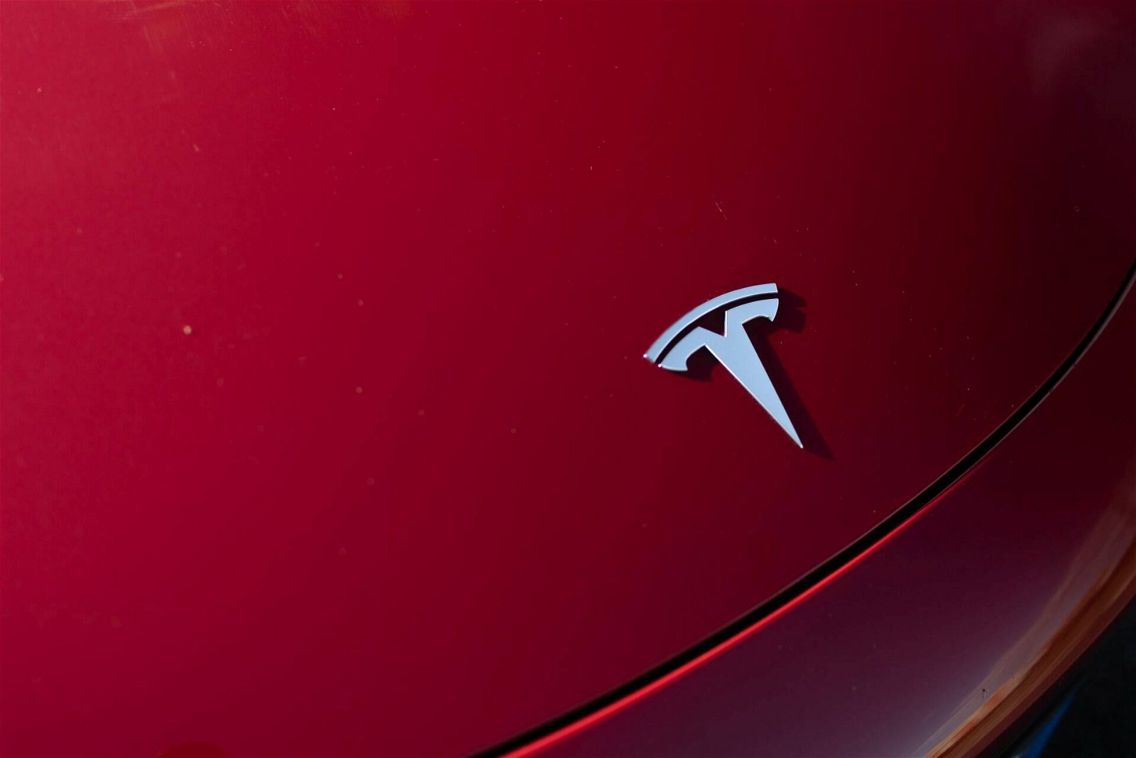 Immagine di Biden riconosce Tesla come il più grande costruttore americano di auto elettriche