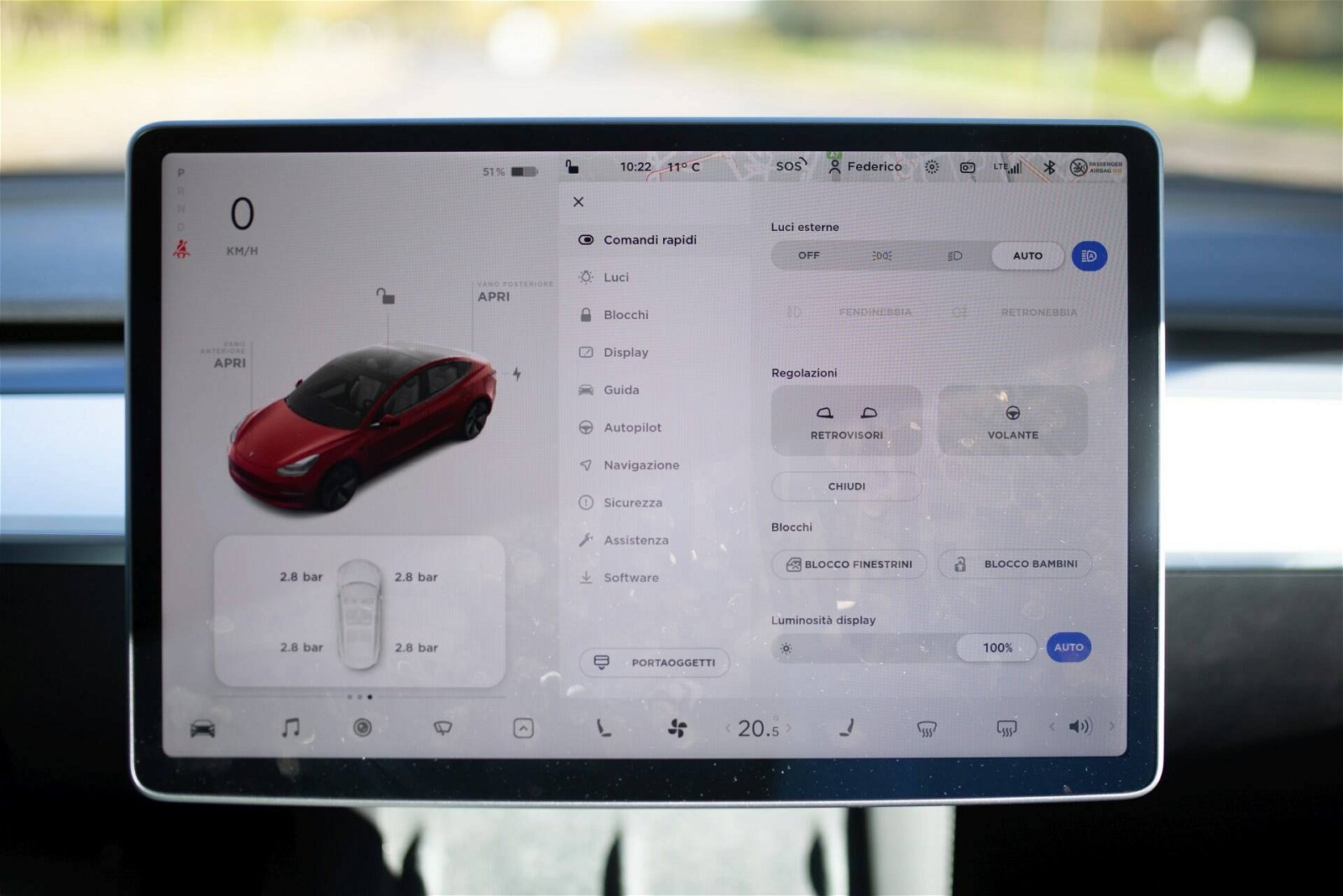 Immagine di Un nuovo aggiornamento Tesla consente di giocare con l’auto in movimento