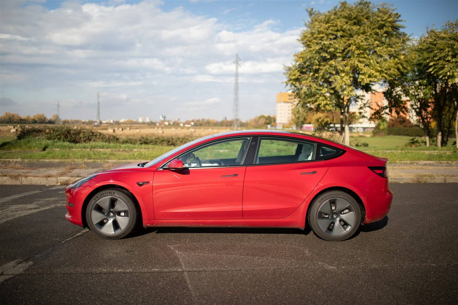 Immagine di Tesla richiama oltre 1 milione di veicoli per i finestrini "schiacciadita"