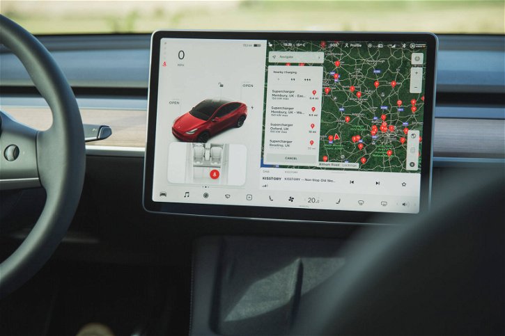 Immagine di Android Auto e Apple CarPlay su Tesla, si può fare: ecco come