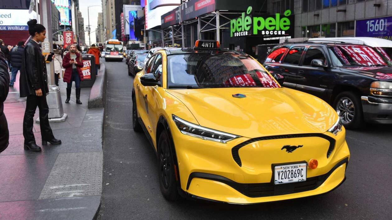 Immagine di A New York il primo taxi Ford Mustang Mach-E