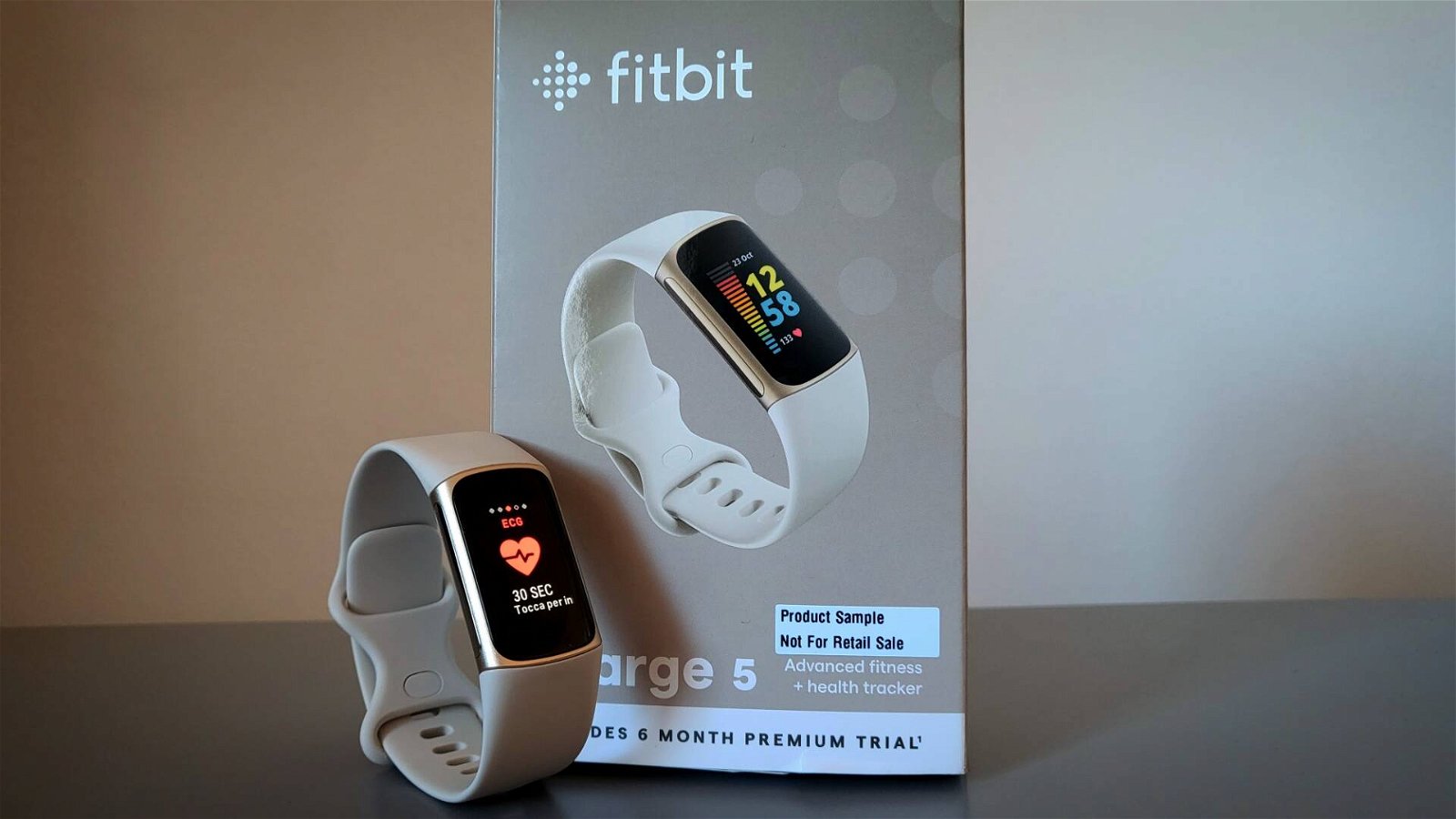 Immagine di Fitbit Charge 5 recensione, il sottile confine fra smartwatch e smartband
