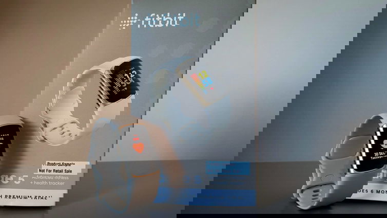 Immagine di Fitbit Charge 5 recensione, il sottile confine fra smartwatch e smartband