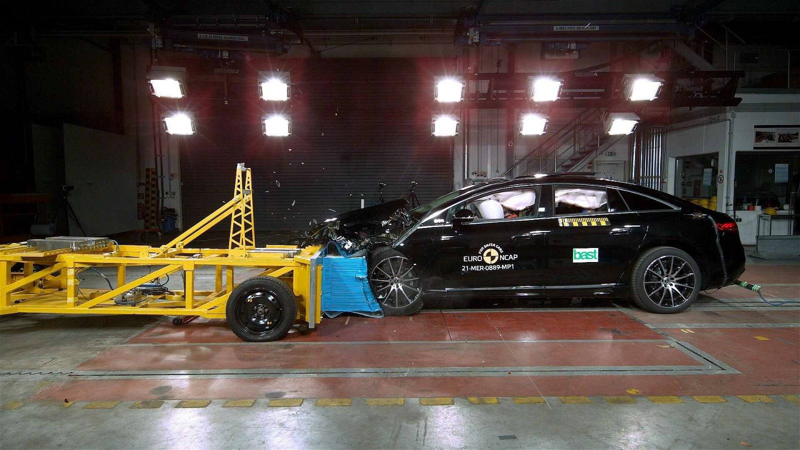 Immagine di Mercedes EQS: i test di sicurezza Euro NCAP superati senza problemi