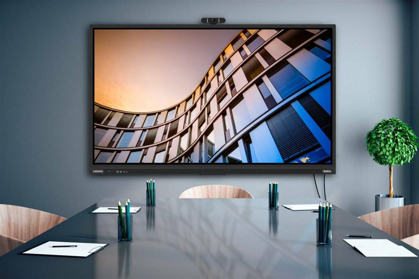 Immagine di Lenovo ThinkVision: annunciati i nuovi monitor di grandi dimensioni