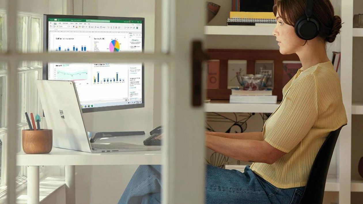 Immagine di Saldi Natalizi Microsoft, sconti fino a 850€ sui dispositivi Surface