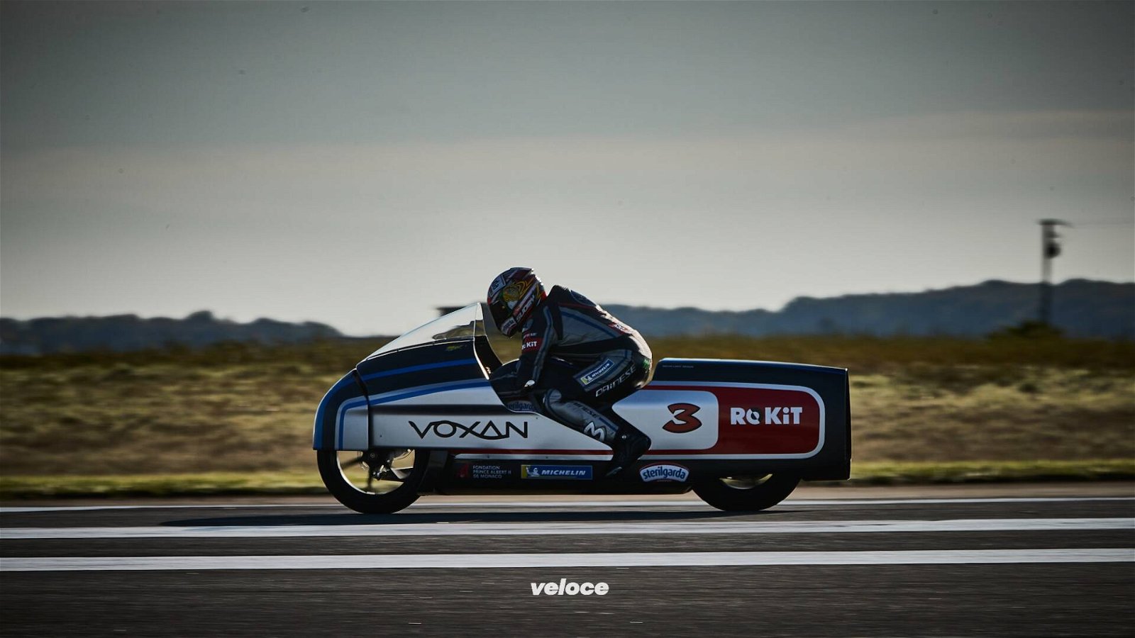 Immagine di Max Biaggi a 455 km/h in sella alla Voxan Wattman