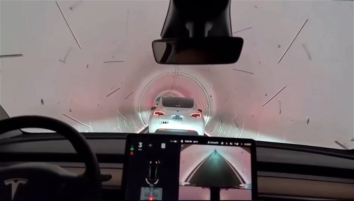 Immagine di Tesla, la guida autonoma va al CES