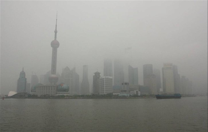 Immagine di Greenpeace in Cina, allarme smog: le auto elettriche non bastano
