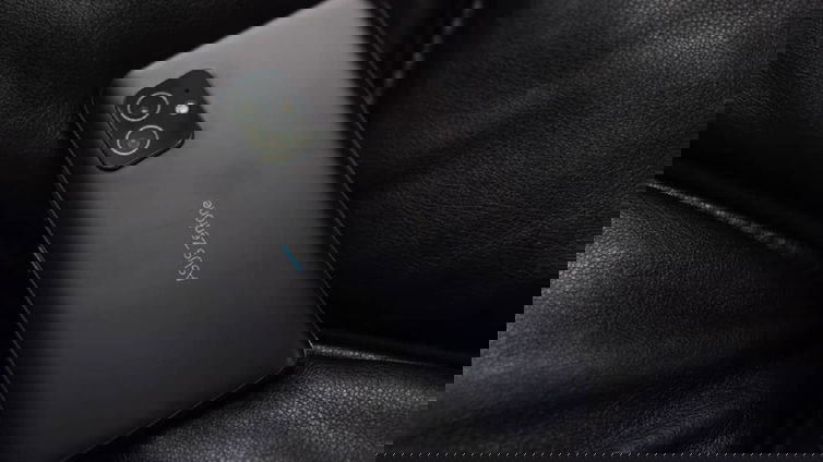 Immagine di Zenfone 9: il top di gamma compatto cambia ancora